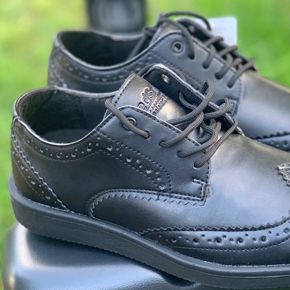 Tredsafe Men's Roman Slip Resistant Wing Tip Shoes - Picture 10 of 12